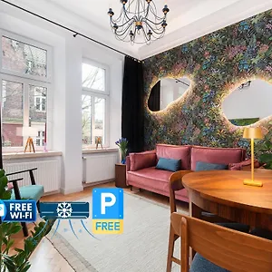https://flora-design-old-town.krakowhotelspoland.com