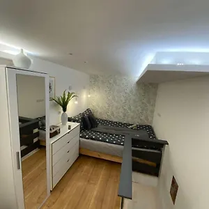 https://lazyhome-budapest.inbudapesthotels.com